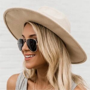 pink Lilly - hat NWT
